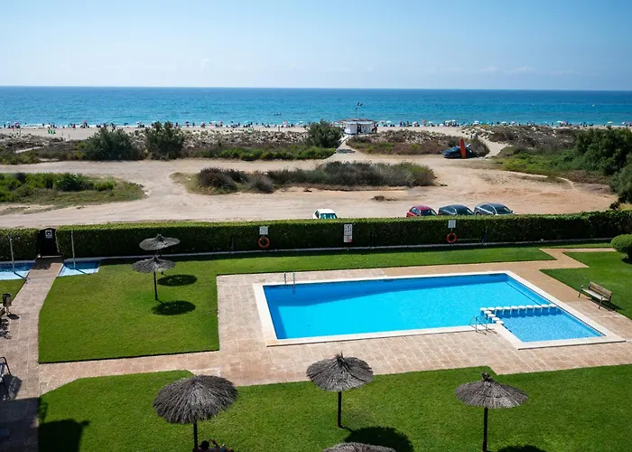 AT036 Vista playa, piscina, primera línea