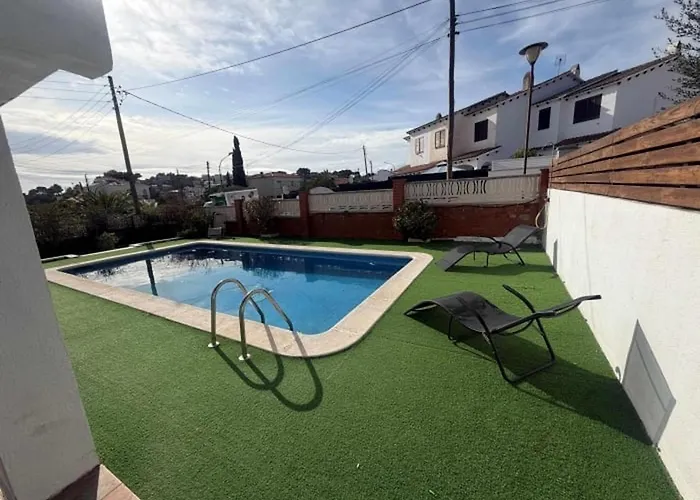 Villa Las Alcazar con Piscina privada cerca al mar